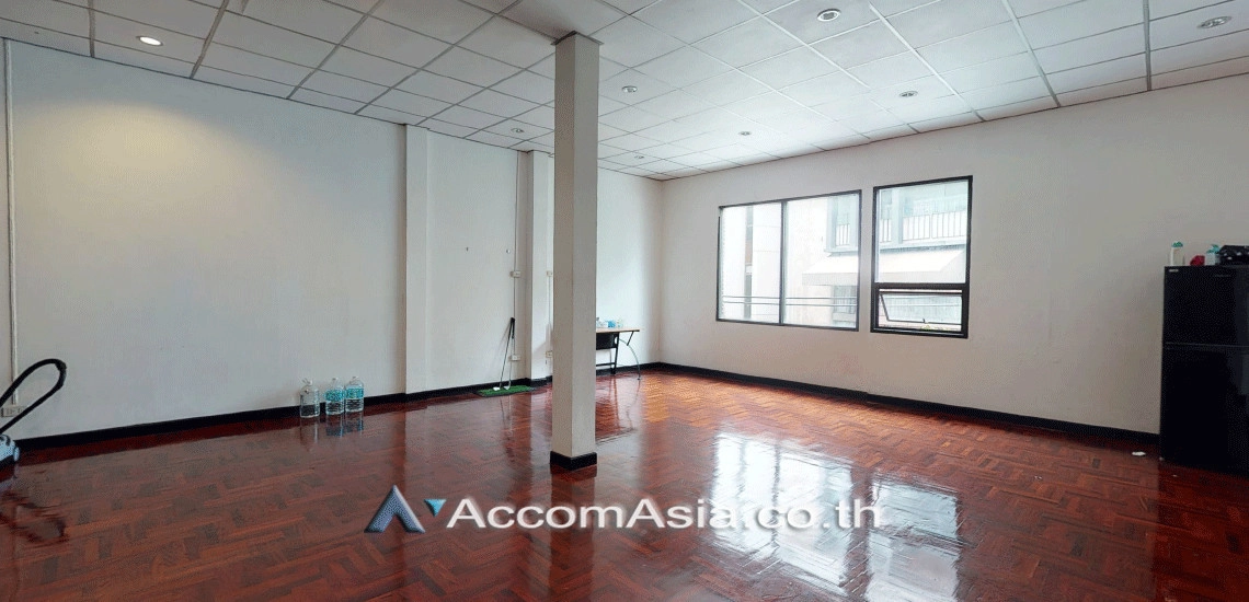 unit 10 Bedrooms  House For Rent & Sale in Sukhumvit, Bangkok  near BTS Phrom Phong (110121)