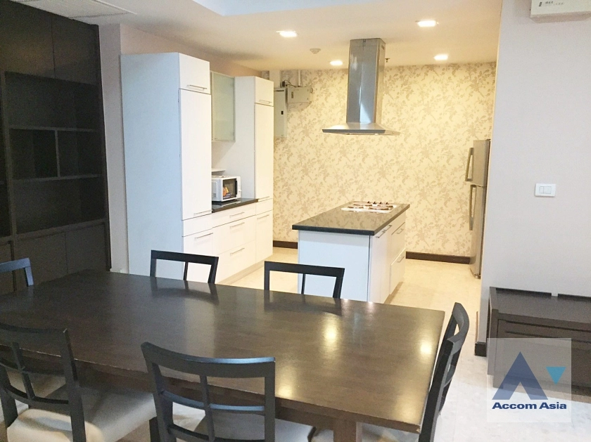 unitSpacious unit with cozy living and warm wooden tone (1515877)