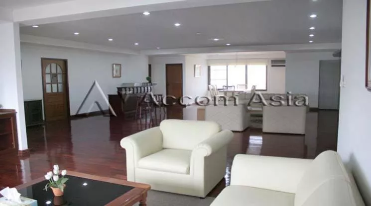  4 Bedrooms  Apartment For Rent in Sukhumvit, Bangkok  near BTS Thong Lo (1415882)