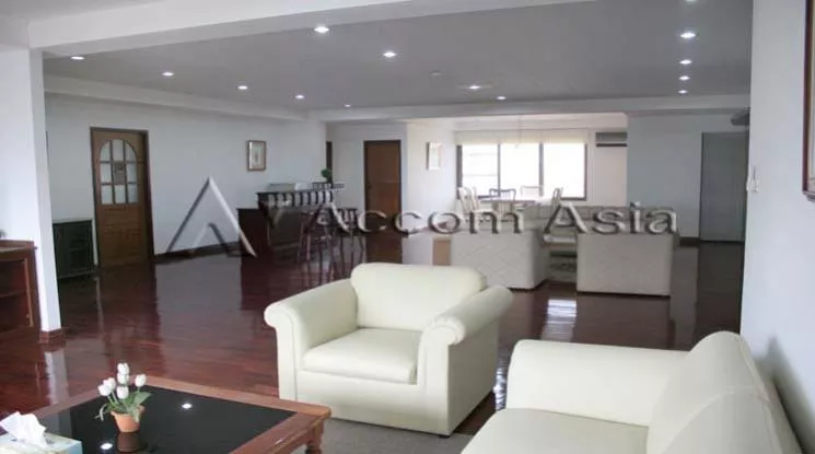 unit 4 Bedrooms  Apartment For Rent in Sukhumvit, Bangkok  near BTS Thong Lo (1415882)
