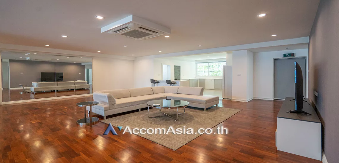  3 Bedrooms  Apartment For Rent in Sukhumvit, Bangkok  near BTS Thong Lo (1415883)
