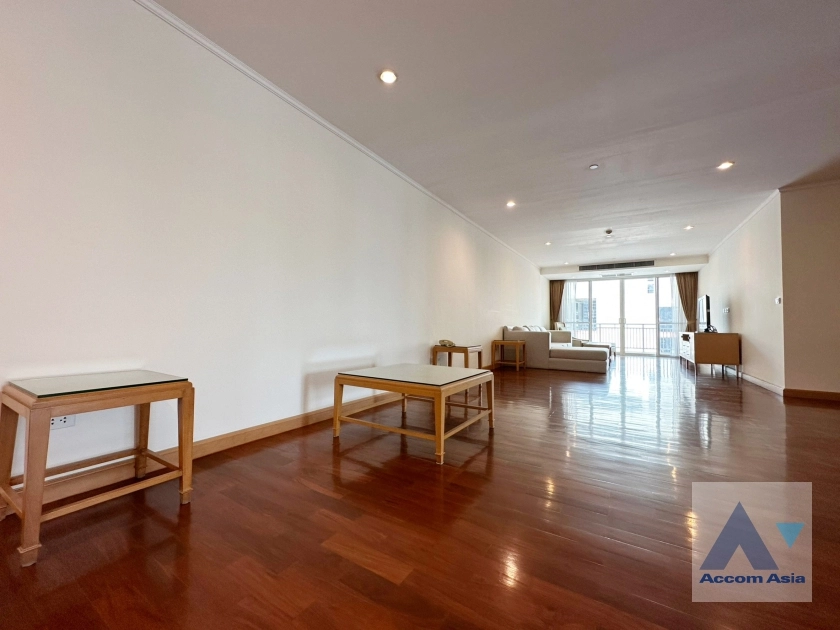 Pet friendly |  Apartment with Top Facilities, Close to Emshere Apartment  3 Bedroom for Rent BTS Phrom Phong in Sukhumvit Bangkok