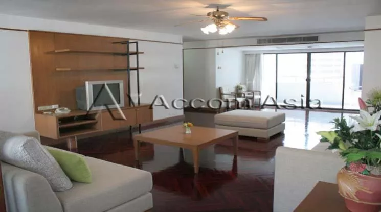  3 Bedrooms  Apartment For Rent in Sukhumvit, Bangkok  near BTS Nana (1415930)