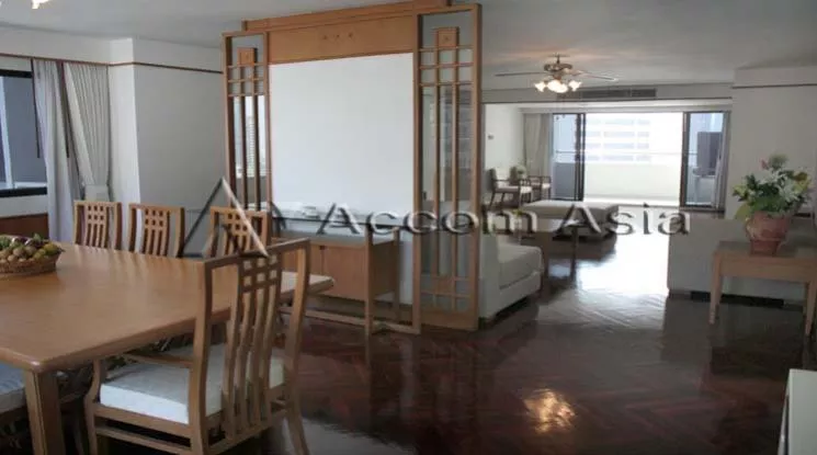  3 Bedrooms  Apartment For Rent in Sukhumvit, Bangkok  near BTS Nana (1415930)