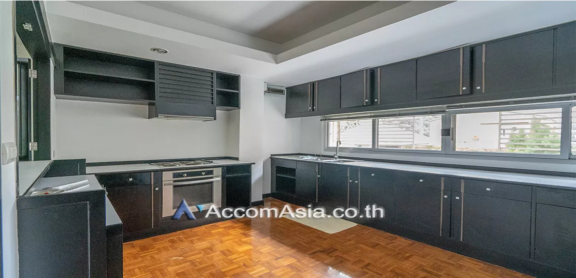  3 Bedrooms  Apartment For Rent in Sukhumvit, Bangkok  near BTS Thong Lo (1415936)