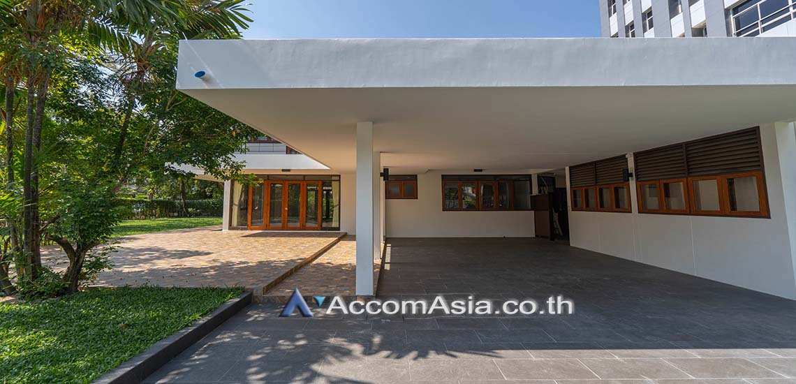  3+1 Bedrooms House For Rent in sathorn ,bangkok BTS Chong Nonsi at Peaceful Compound 1915971