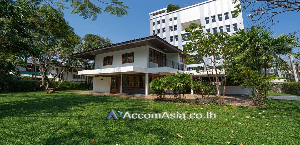 unitPeaceful garden house in a private compound in the Sathorn area (1915971)
