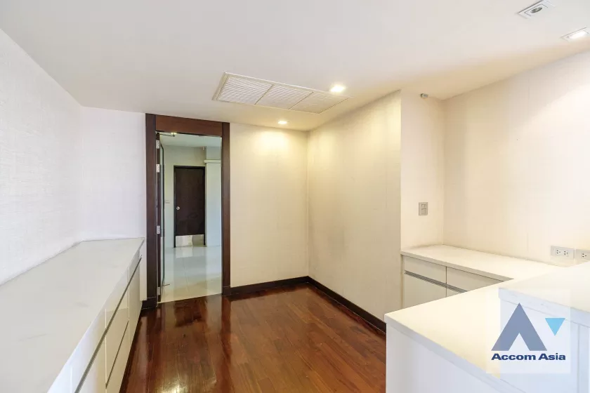 6  4 br Apartment For Rent in Sathorn ,Bangkok BRT Thanon Chan at Low Rise Residence 1415975