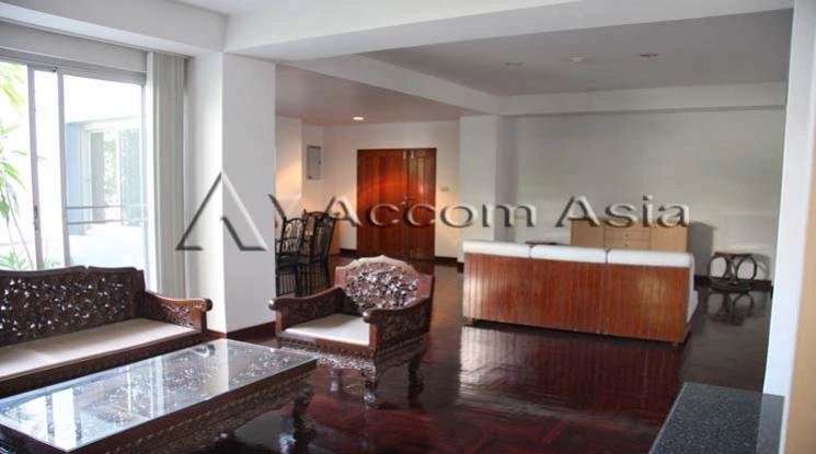 unit 3 Bedrooms  Apartment For Rent in Sathorn, Bangkok  near BTS Chong Nonsi (1416000)