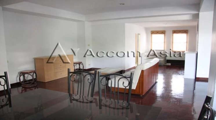 unit 3 Bedrooms  Apartment For Rent in Sathorn, Bangkok  near BTS Chong Nonsi (1416000)