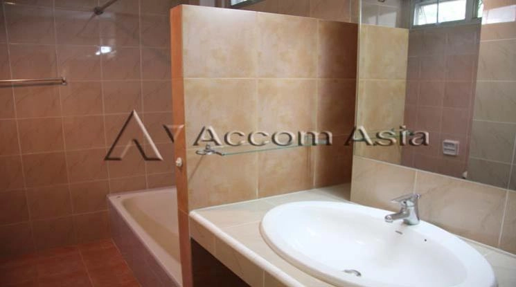 8  3 br Apartment For Rent in Sathorn ,Bangkok BTS Chong Nonsi at Low Rised Building 1416000