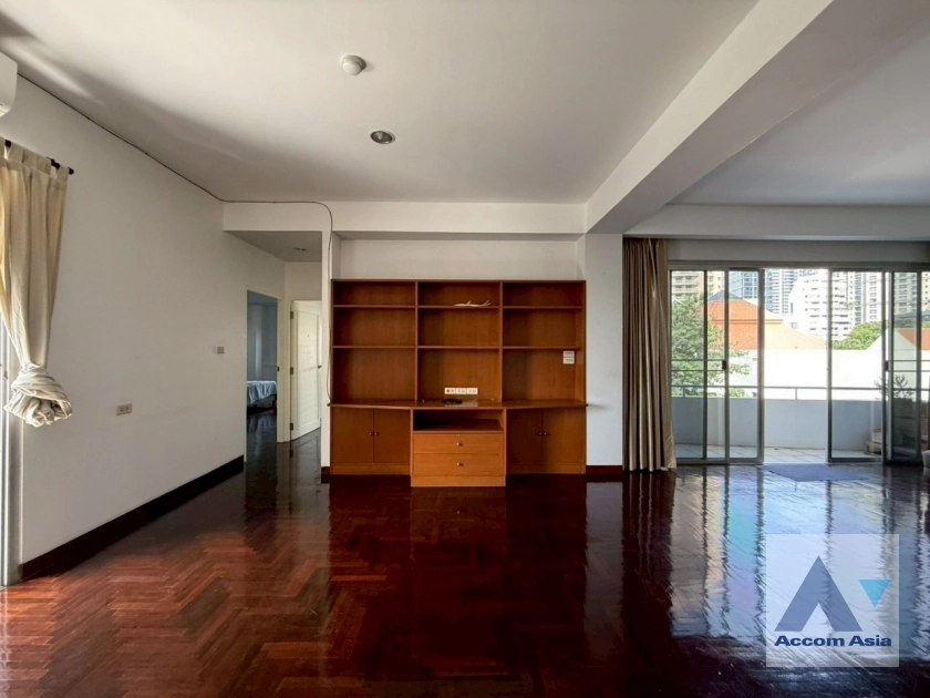 unit 2 Bedrooms  Apartment For Rent in Sathorn, Bangkok  near BTS Chong Nonsi (1416001)