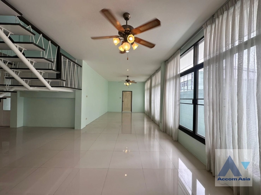 4  3 br House For Rent in Sukhumvit ,Bangkok BTS Thong Lo 2516060