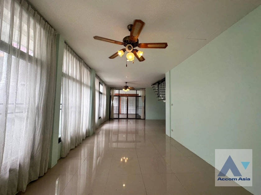 Home Office |  3 Bedrooms  House For Rent in Sukhumvit, Bangkok  near BTS Thong Lo (2516060)
