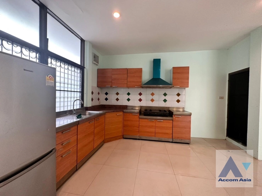 8  3 br House For Rent in Sukhumvit ,Bangkok BTS Thong Lo 2516060