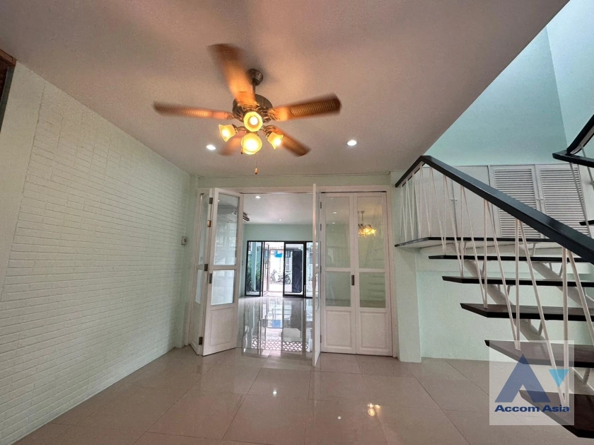 5  3 br House For Rent in sukhumvit ,Bangkok BTS Thong Lo 2516060