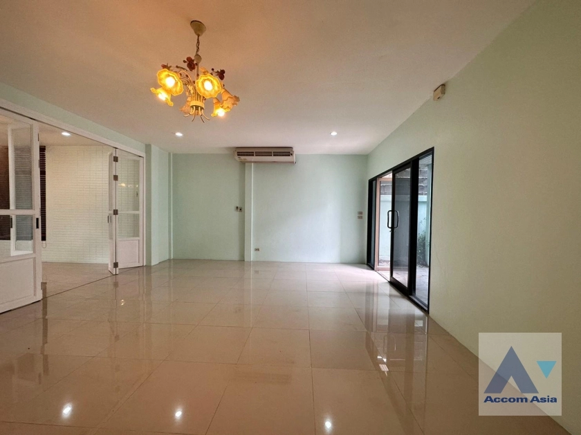  1  3 br House For Rent in Sukhumvit ,Bangkok BTS Thong Lo 2516060