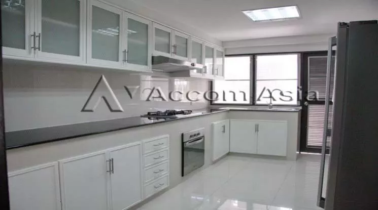 5  3 br Apartment For Rent in Sukhumvit ,Bangkok BTS Asok - MRT Sukhumvit at Family Apartment with Lake View 1416079