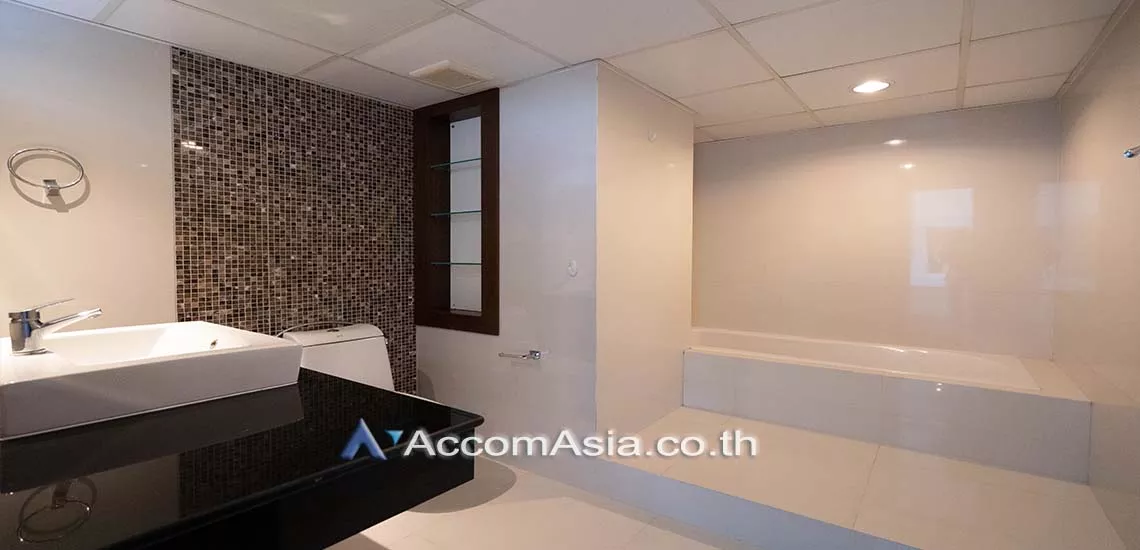 10  3 br Apartment For Rent in Sukhumvit ,Bangkok BTS Asok - MRT Sukhumvit at Family Apartment with Lake View 1416080