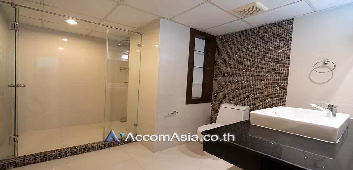 11  3 br Apartment For Rent in Sukhumvit ,Bangkok BTS Asok - MRT Sukhumvit at Family Apartment with Lake View 1416080