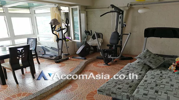  2 Bedrooms  Condominium For Sale in Silom, Bangkok  near BTS Chong Nonsi (1516114)