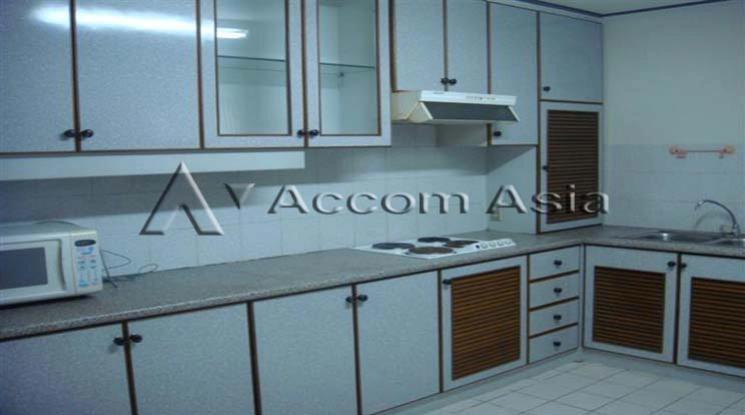 unit 3 Bedrooms  Condominium For Rent in Sukhumvit, Bangkok  near BTS Phrom Phong (1516130)