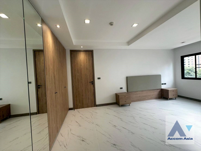 9  2 br Apartment For Rent in Sukhumvit ,Bangkok BTS Nana - MRT Sukhumvit at Private Environment Space 1416177
