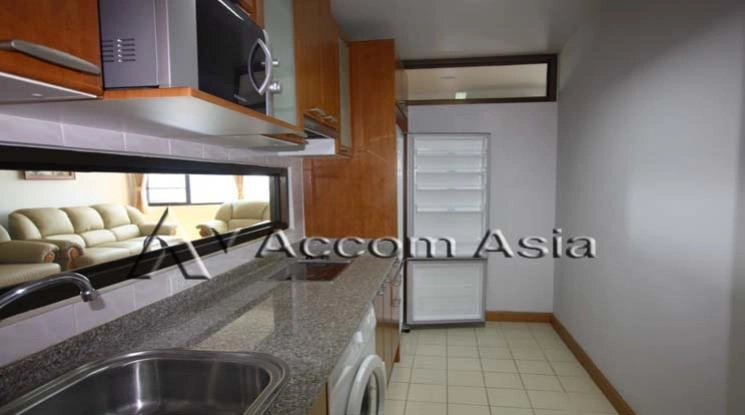 unit 3 Bedrooms  Condominium For Rent in Sukhumvit, Bangkok  near BTS Phrom Phong (1516190)