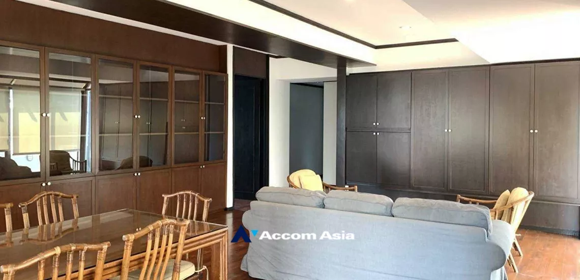  3 Bedrooms  Apartment For Rent in Phaholyothin, Bangkok  near BTS Ari (1416197)
