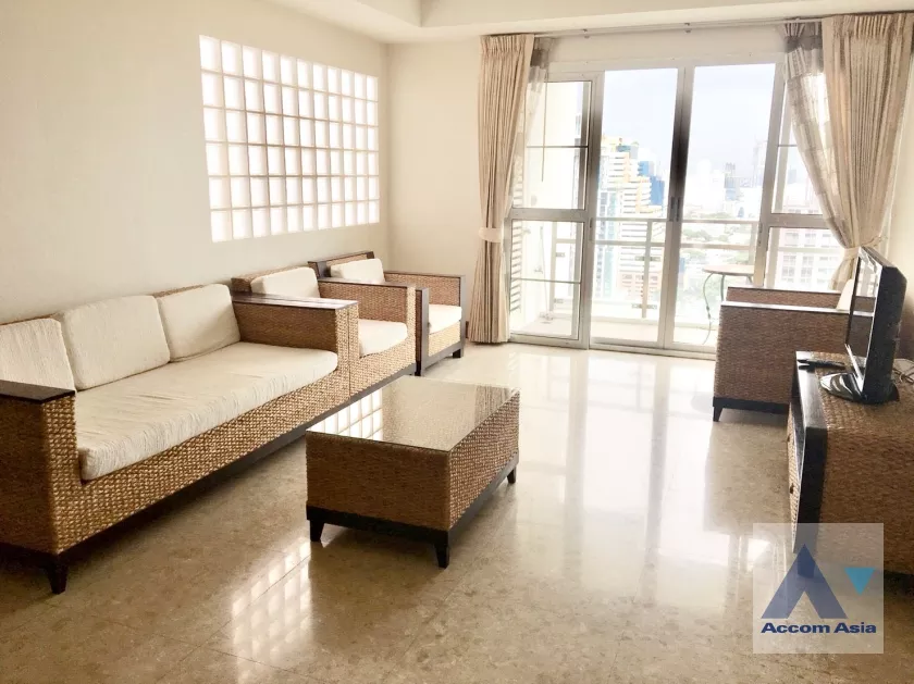 unit 2 Bedrooms  Condominium For Rent in Sukhumvit, Bangkok  near BTS Ekkamai (1516261)