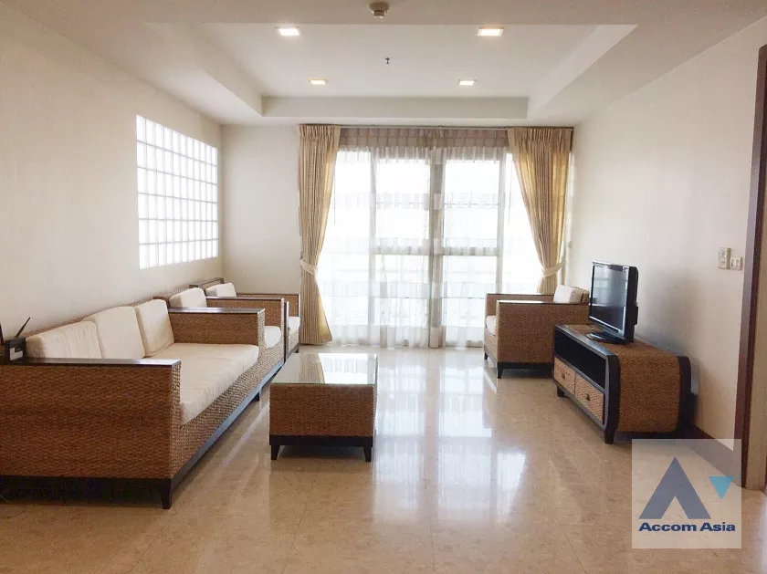 unit 2 Bedrooms  Condominium For Rent in Sukhumvit, Bangkok  near BTS Ekkamai (1516261)