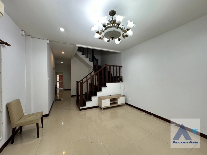  2  4 br Townhouse For Rent in Sathorn ,Bangkok BTS Chong Nonsi - MRT Khlong Toei - BTS Saint Louis 1716404