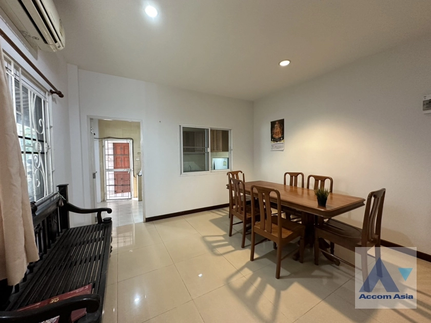  1  4 br Townhouse For Rent in Sathorn ,Bangkok BTS Chong Nonsi - MRT Khlong Toei - BTS Saint Louis 1716404