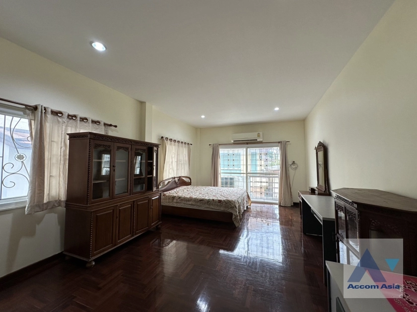 8  4 br Townhouse For Rent in Sathorn ,Bangkok BTS Chong Nonsi - MRT Khlong Toei - BTS Saint Louis 1716404