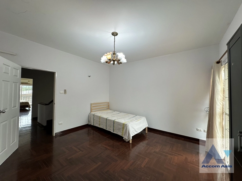 13  4 br Townhouse For Rent in Sathorn ,Bangkok BTS Chong Nonsi - MRT Khlong Toei - BTS Saint Louis 1716404