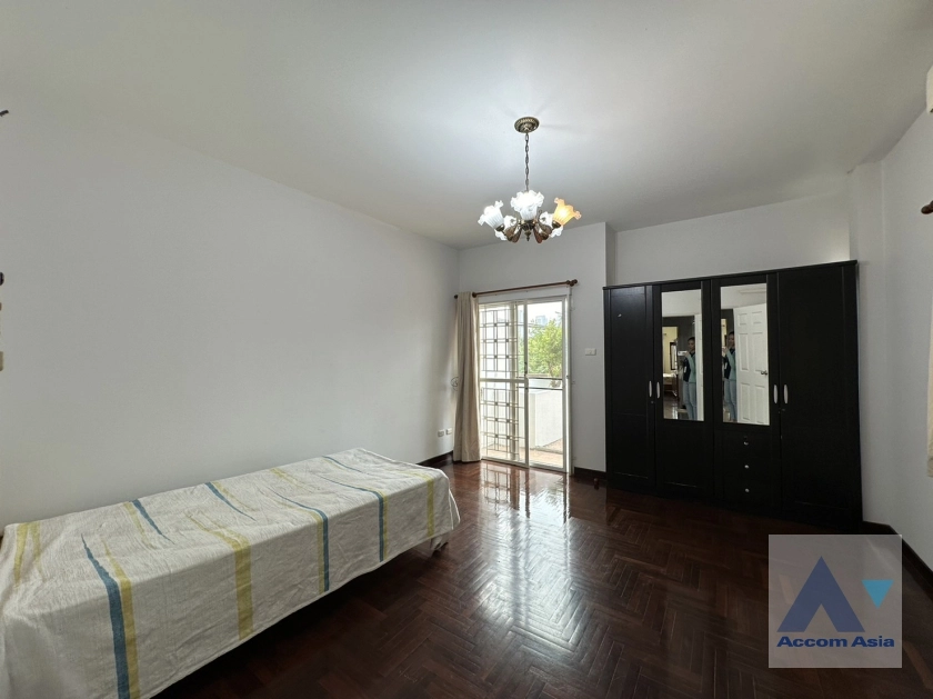 15  4 br Townhouse For Rent in Sathorn ,Bangkok BTS Chong Nonsi - MRT Khlong Toei - BTS Saint Louis 1716404