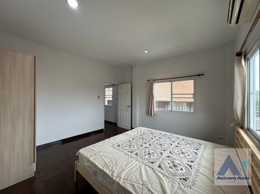 12  4 br Townhouse For Rent in Sathorn ,Bangkok BTS Chong Nonsi - MRT Khlong Toei - BTS Saint Louis 1716404