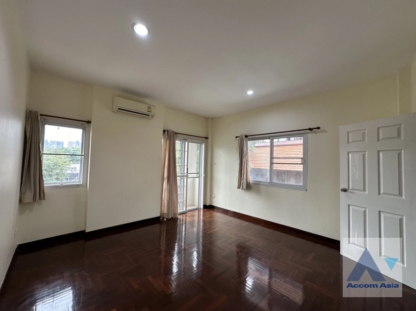 19  4 br Townhouse For Rent in Sathorn ,Bangkok BTS Chong Nonsi - MRT Khlong Toei - BTS Saint Louis 1716404