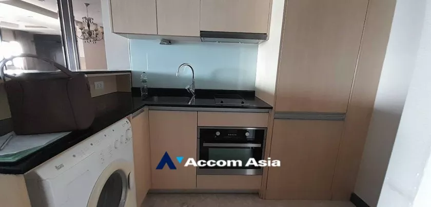 unit 1 Bedroom  Condominium For Rent & Sale in Sathorn, Bangkok  near BTS Sala Daeng - MRT Lumphini (1516412)