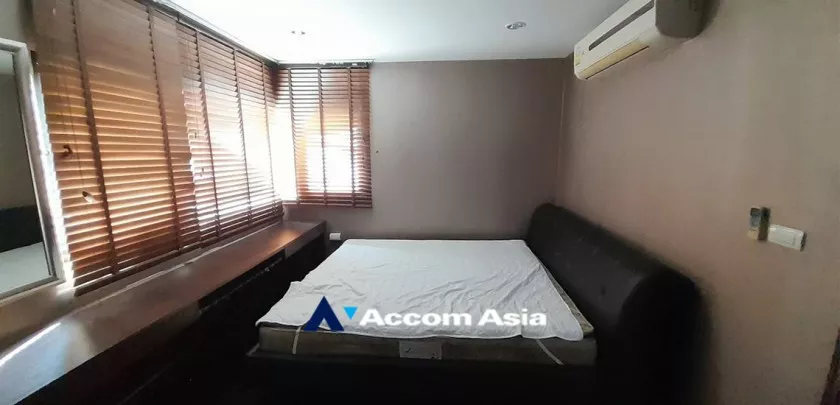 unit 1 Bedroom  Condominium For Rent & Sale in Sathorn, Bangkok  near BTS Sala Daeng - MRT Lumphini (1516412)