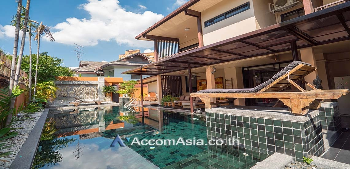 Private Swimming Pool |  4 Bedrooms  House For Rent in Sukhumvit, Bangkok  near BTS Ekkamai (90247)