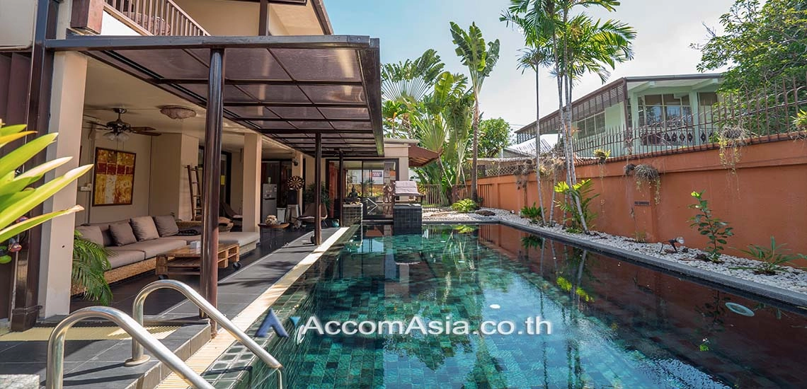 Private Swimming Pool |  4 Bedrooms  House For Rent in Sukhumvit, Bangkok  near BTS Ekkamai (90247)