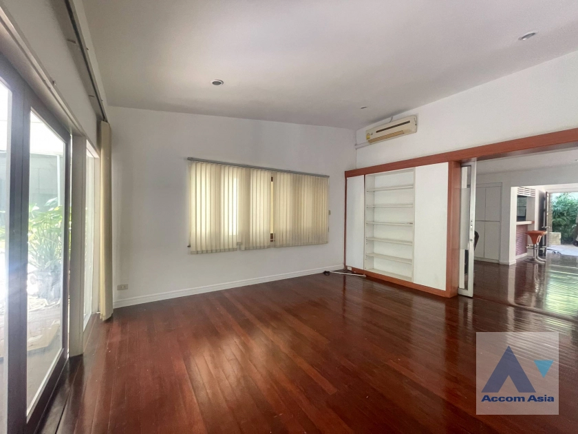 unitHome Office |  3 Bedrooms  House For Rent & Sale in Sukhumvit, Bangkok  near BTS Thong Lo (90248)