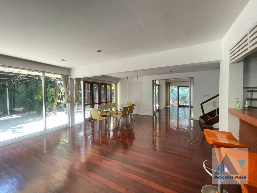 unitHome Office |  3 Bedrooms  House For Rent & Sale in Sukhumvit, Bangkok  near BTS Thong Lo (90248)