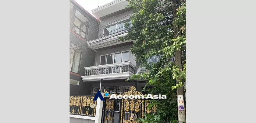  5 Bedrooms  House For Sale in Sukhumvit, Bangkok  near BTS Phra khanong (1716460)