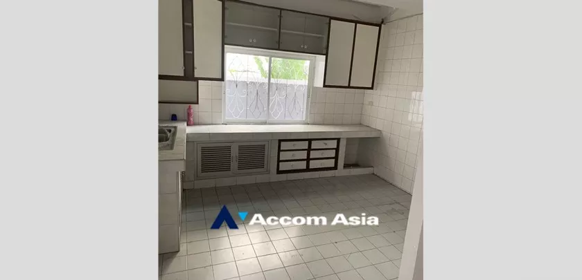 unit 5 Bedrooms  House For Sale in Sukhumvit, Bangkok  near BTS Phra khanong (1716460)