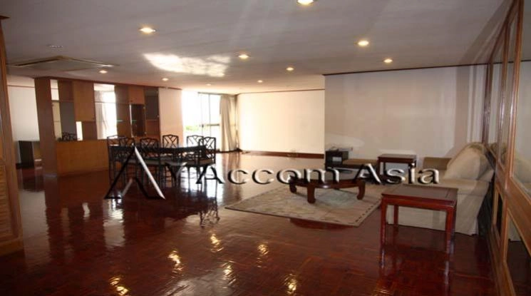 unit 3 Bedrooms  Condominium For Rent in Sukhumvit, Bangkok  near BTS Ekkamai (1516499)