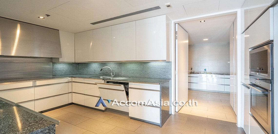 unit 3 Bedrooms  Condominium For Rent in Sathorn, Bangkok  near BTS Chong Nonsi - MRT Lumphini (1516523)