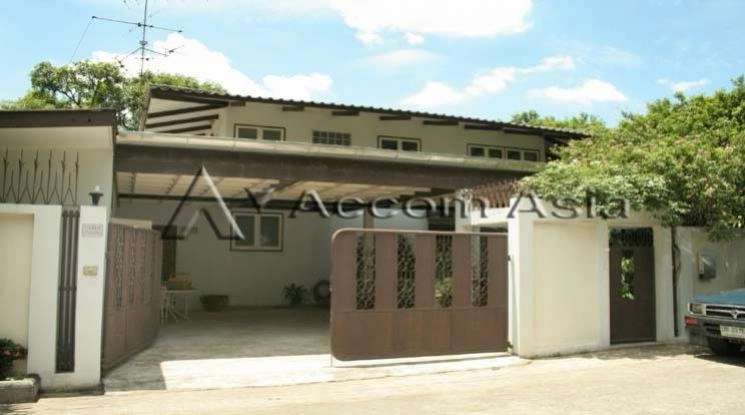 9  3 br House for rent and sale in Sukhumvit ,Bangkok BTS Ekkamai 90250