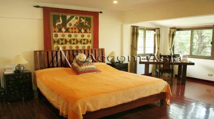 6  3 br House for rent and sale in Sukhumvit ,Bangkok BTS Ekkamai 90250